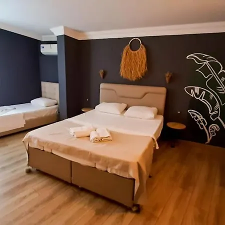 Peaceful Flat With Balcony, Backyard And Partial Sea View Near In Διαμέρισμα